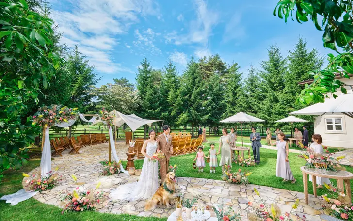 自然と一体になったチャペルでのキリスト教式・人前式のほか、開放的なガーデン挙式や独立型神殿での本格的な神前式も。