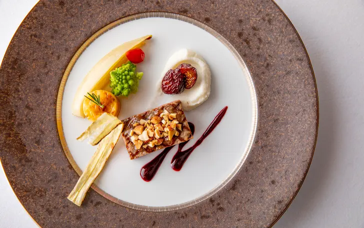 すべてのゲストに美味しさを届けるため、シェフ、スタッフ全員で心を込めて祝宴を作ります