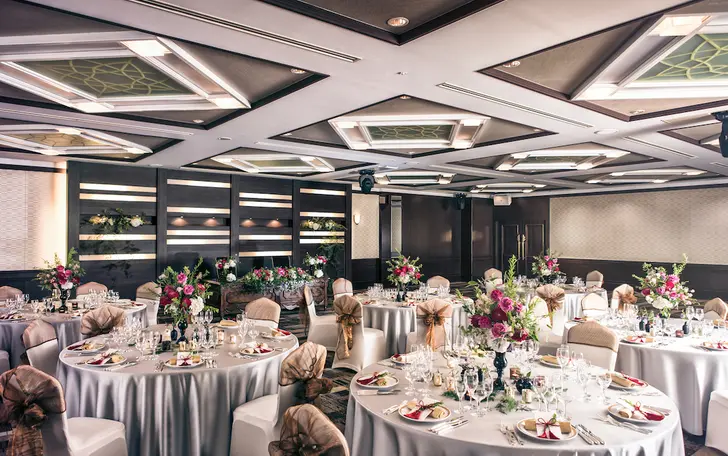 【リュクス】上質を知る大人のふたりに本物が香るモダン空間のおもてなし。落ち着きとアットホームさを両立した贅沢な会場。