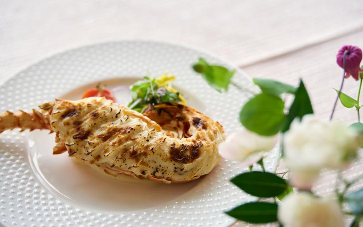 シンフォニークルーズ総料理長が旬の食材をふんだんに使い、おふたりだけのスペシャルテメニューもご用意できます