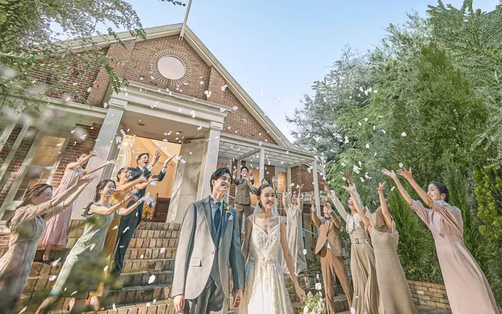 梅田とは思えないほどたくさんの緑に囲まれ、ゆったりとした時間が流れるウエディングが叶う。