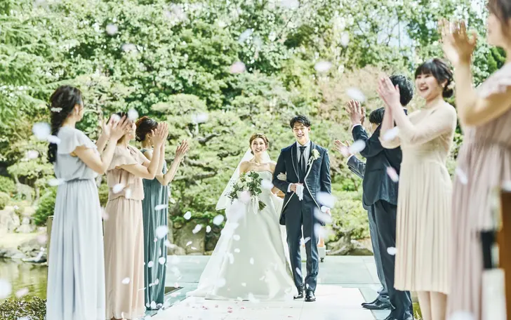 エリア人気No.1の理由は、
花嫁の憧れがすべて揃う圧倒的なロケーション！