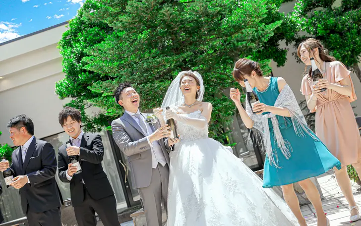 移動距離も少なくバリアフリー。中庭やロビー、階段でのセレモニーも自由に楽しめる！みんなの笑顔が溢れる最幸な時間を過ごして