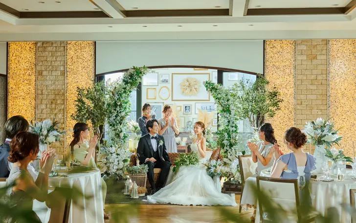 光あふれるチャペルと隣接し、優雅で華やかな披露宴を叶える上質バンケット