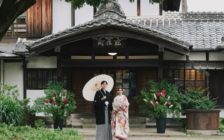 明治時代の近代和風建築である臨江閣は明治17年築。細部まで息づく職人技と趣が魅力です。