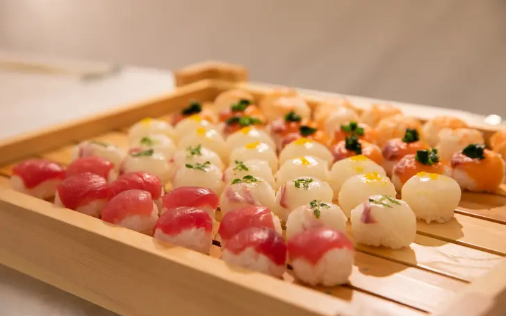 結婚式のコース料理に、オリジナルを。想い出の味や出身地の食材など、ふたりの想いをシェフがカタチにします。