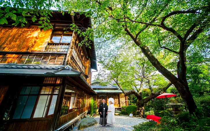 開港150年余の時を刻む港町・神戸は
山手からウォーターフロントまでを結ぶ「坂の街」を上ると現れる「旧ハンター邸」。