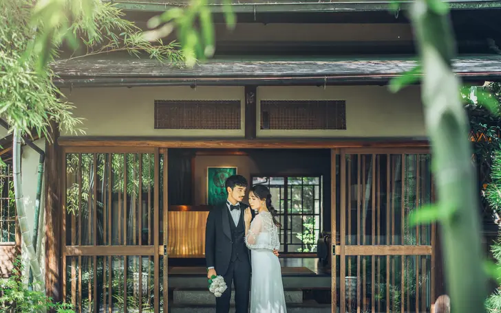 英国実業家のE・H・ハンター氏が愛する妻のために築いた
美しい庭のある日本家屋建築が結婚式の舞台。