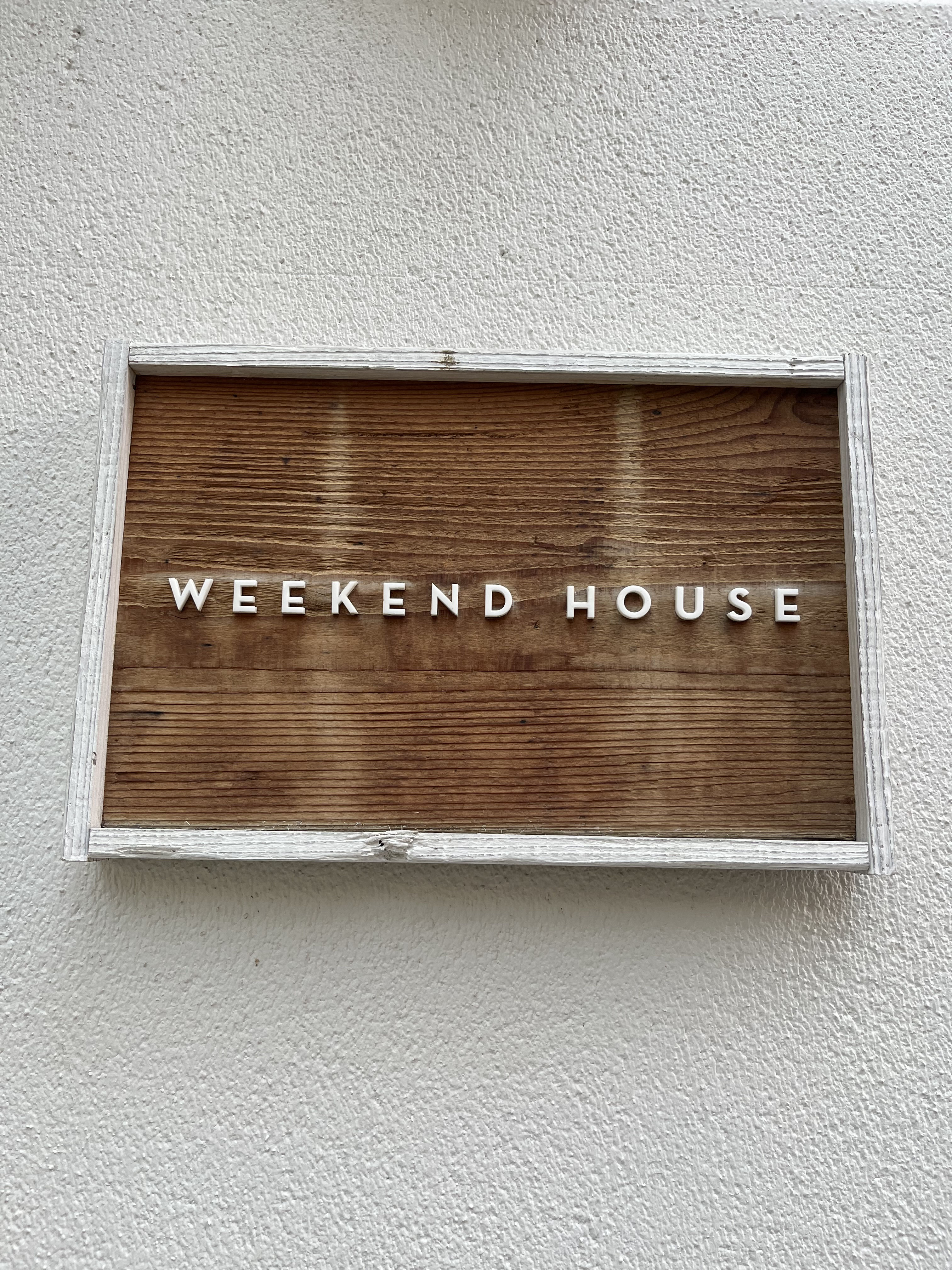 WEEKEND HOUSE
