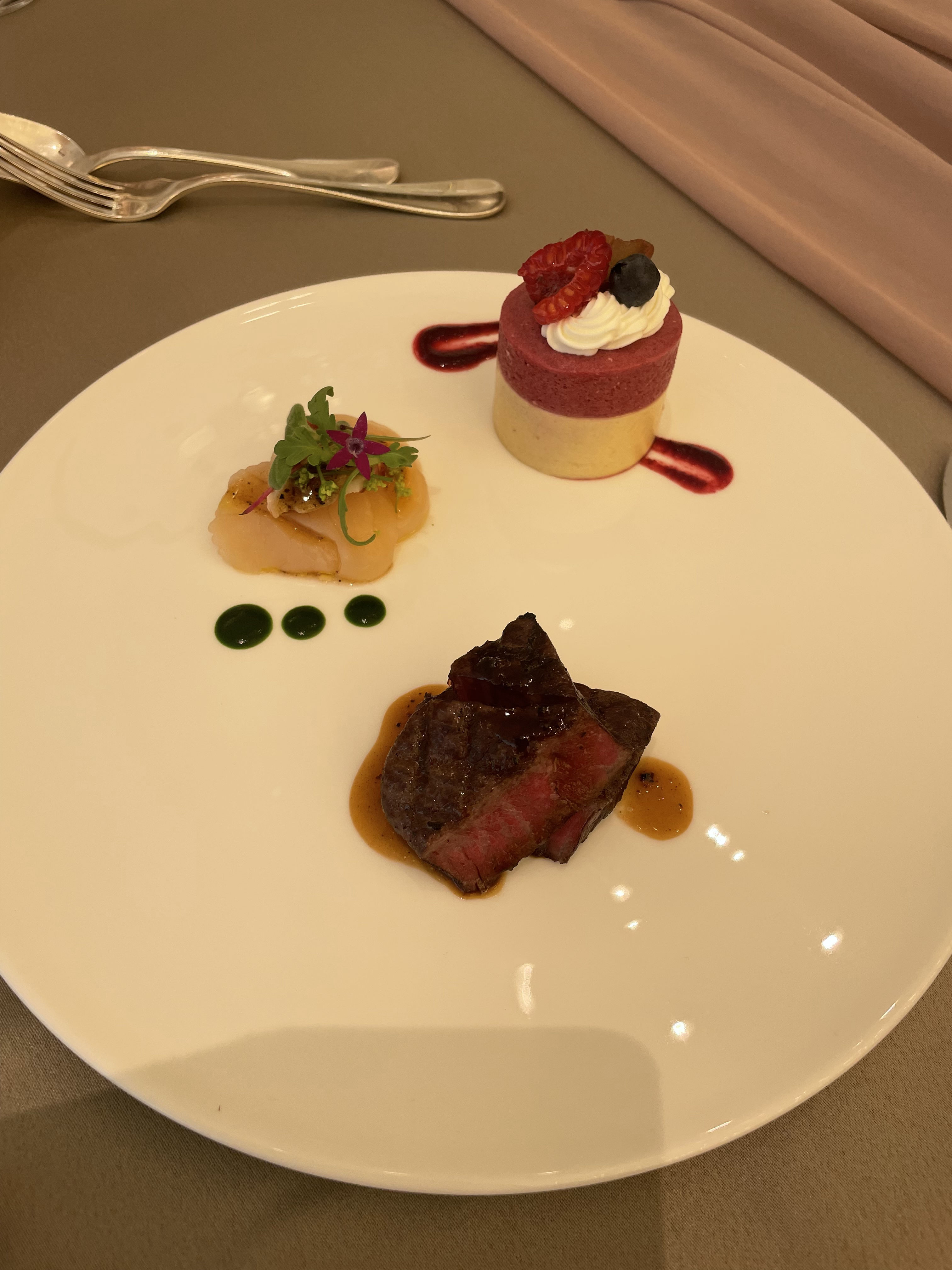 THE SUITE TOKYO by st.raphaelchapel(ザ スイート 東京)