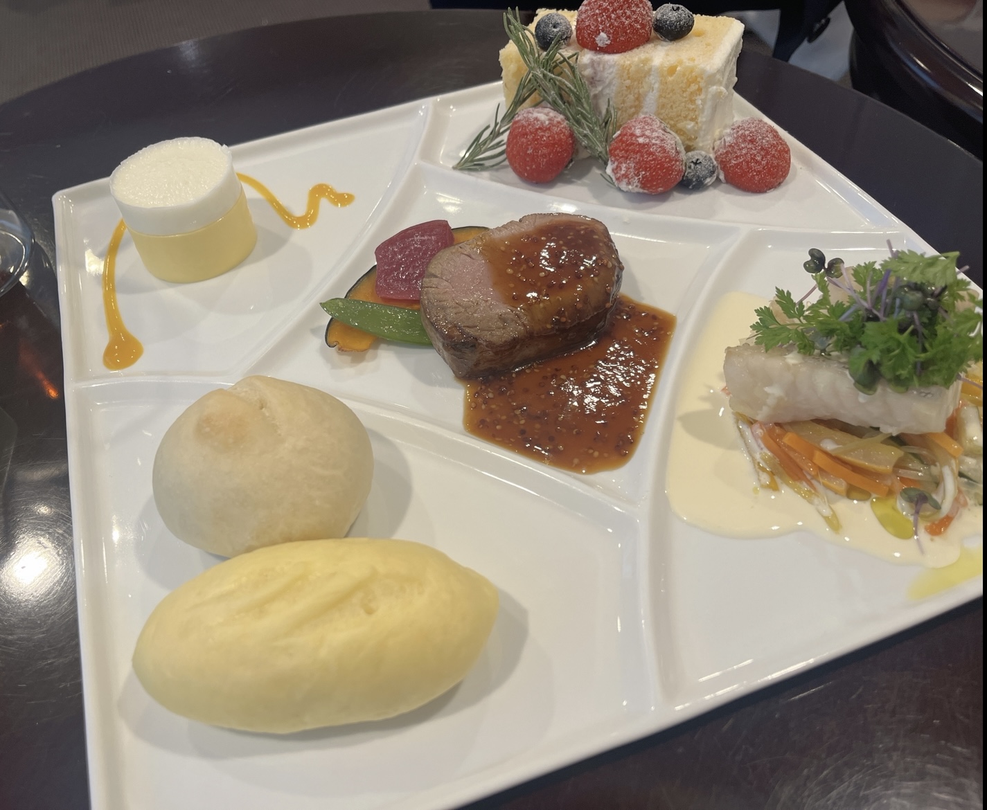 THE SUITE TOKYO by st.raphaelchapel(ザ スイート 東京)