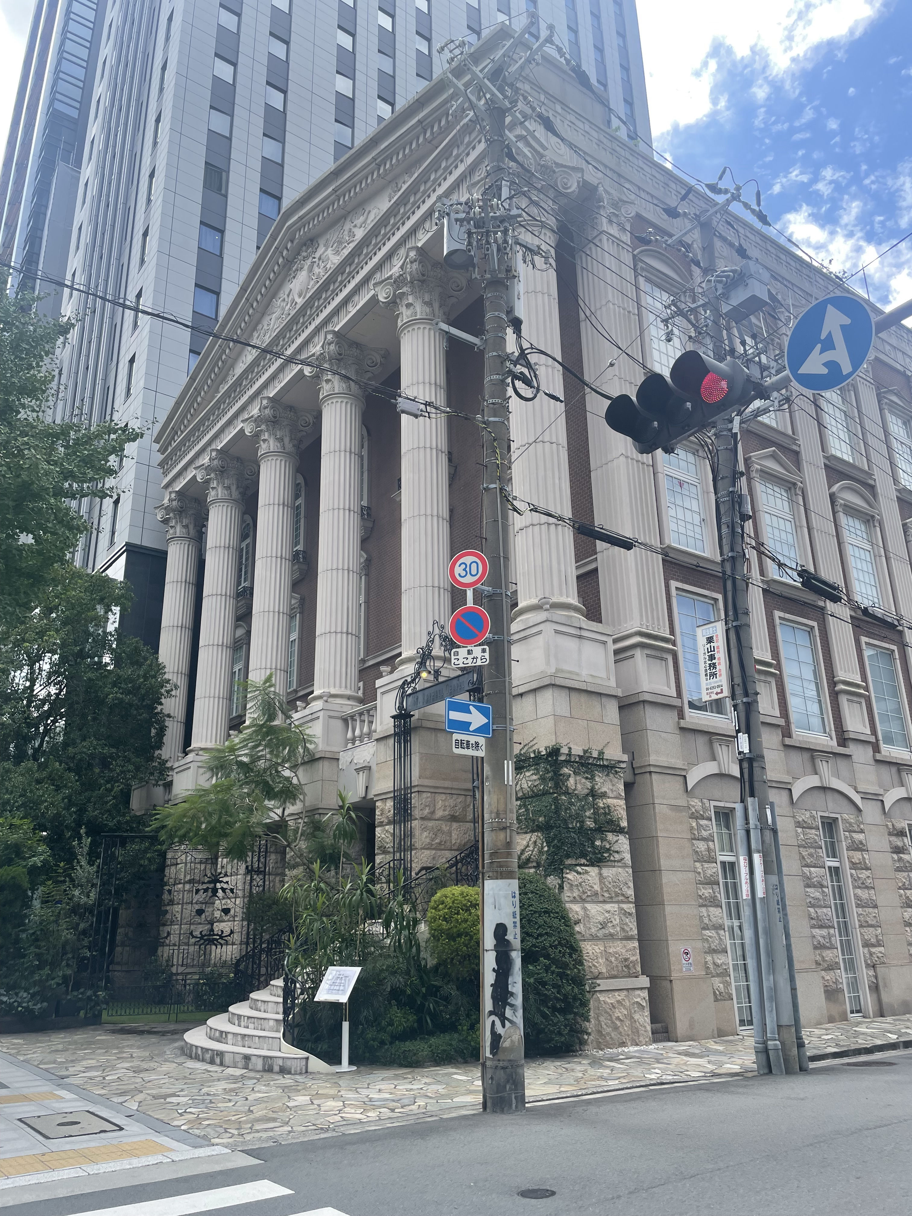 セント・ラファエロチャペル御堂筋