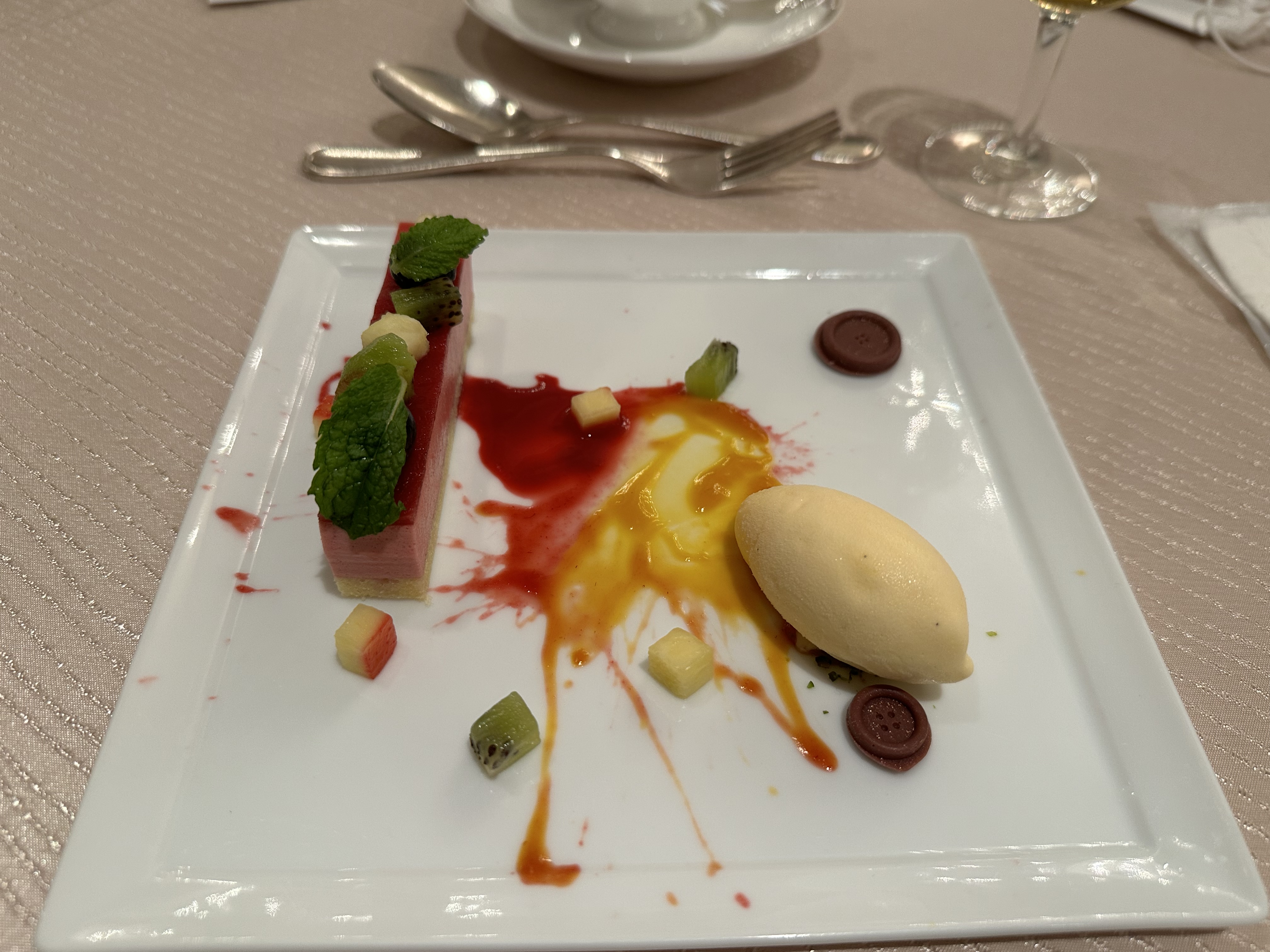 セント・ラファエロチャペル御堂筋