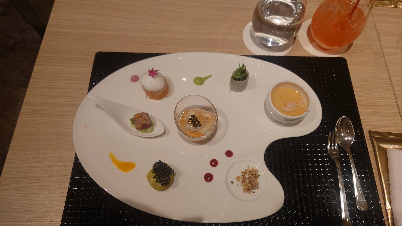 ザ ストリングス表参道