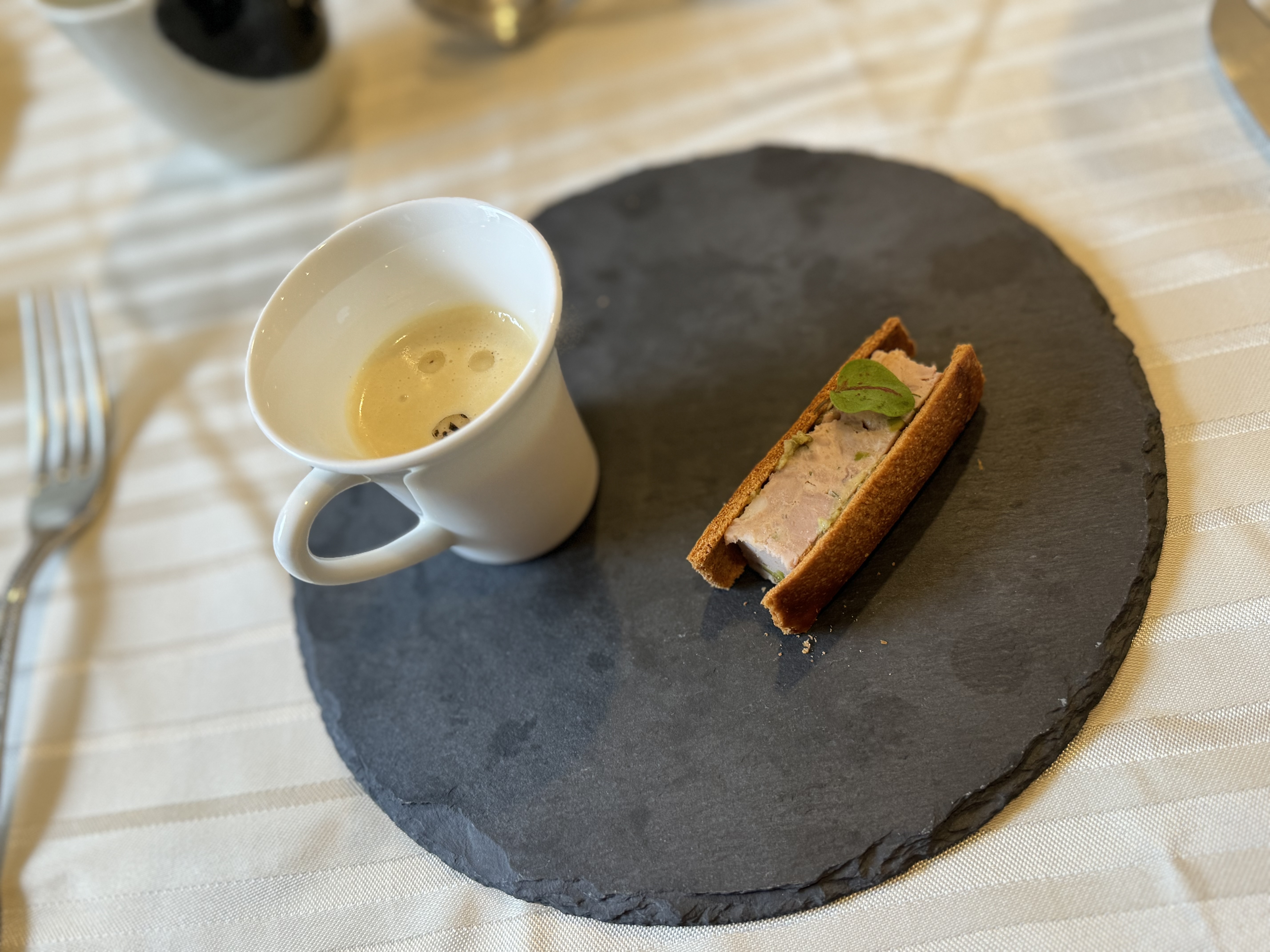 18 (アンウィット) Produced by Casa d' Angela