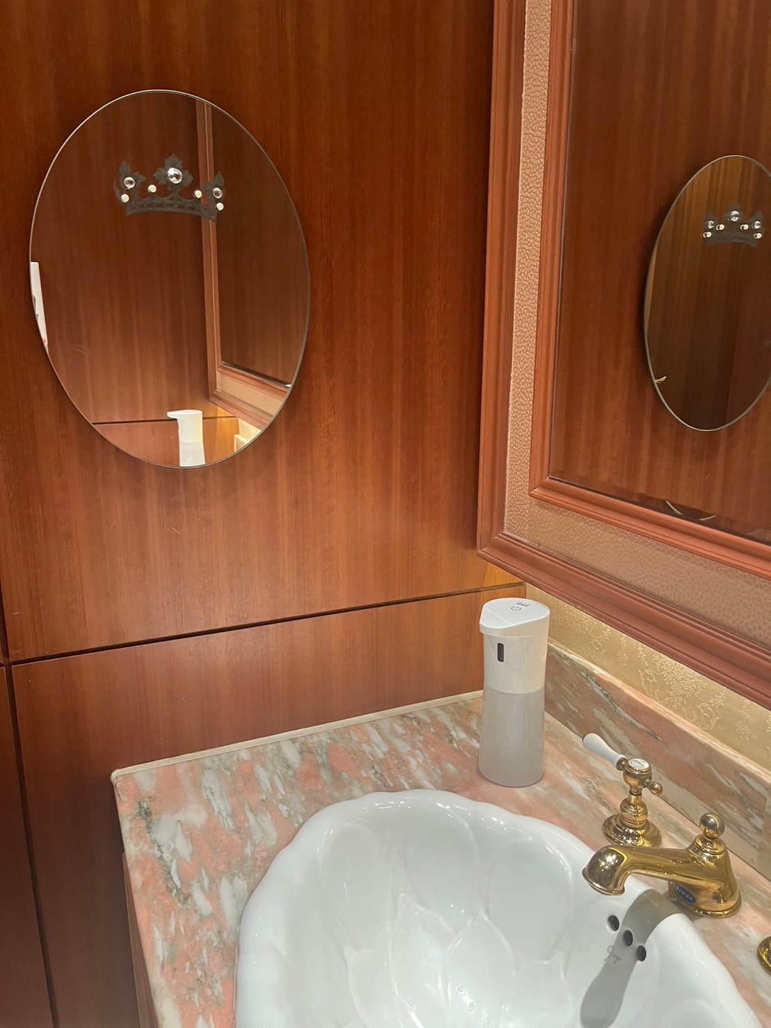 セント・ラファエロチャペル東京