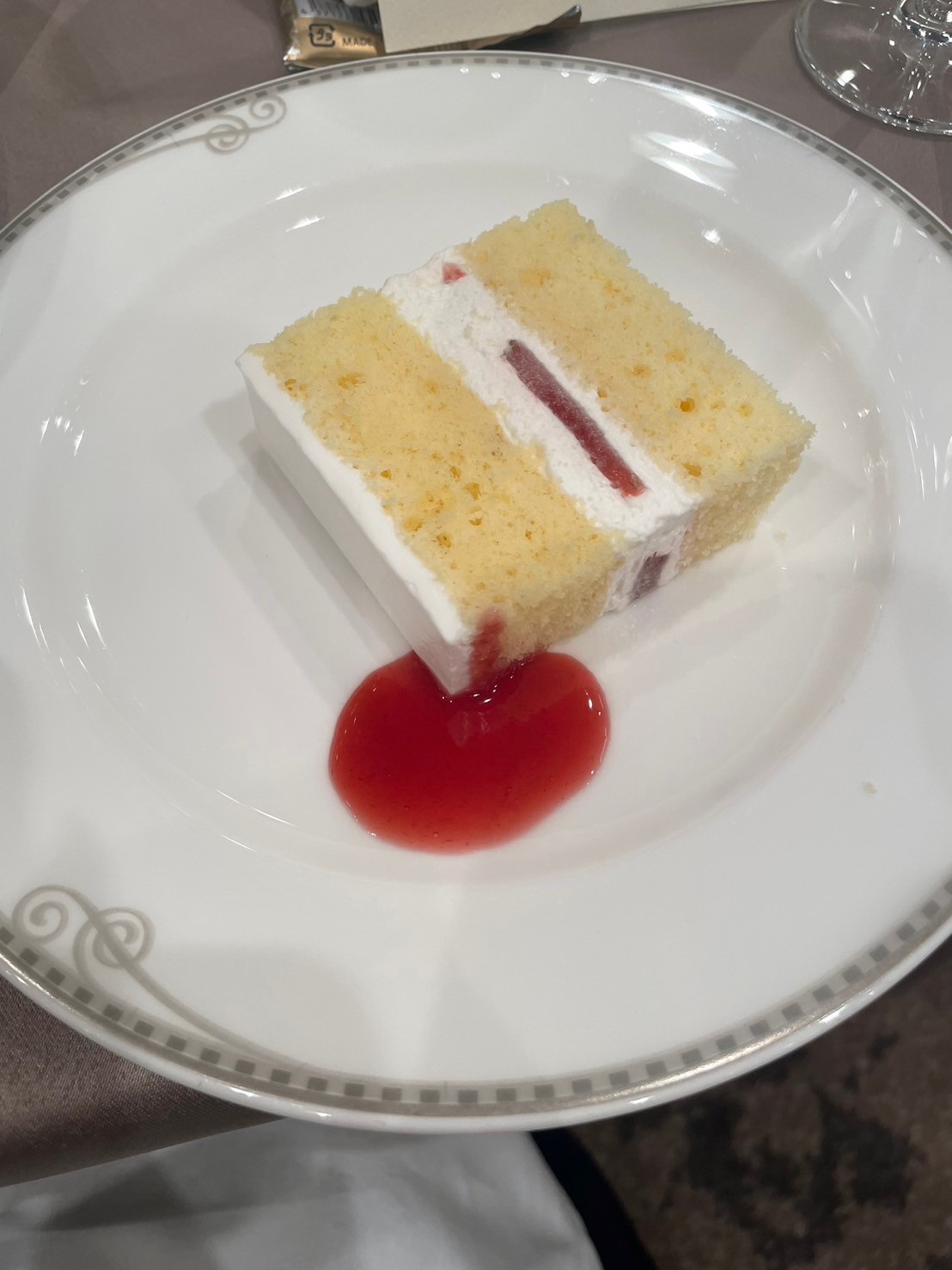 ザ ストリングス表参道