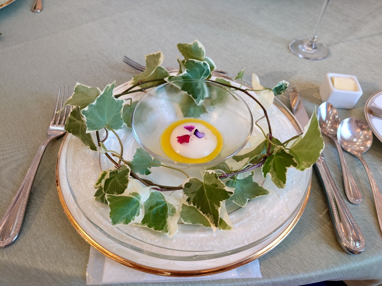 18 (アンウィット) Produced by Casa d' Angela