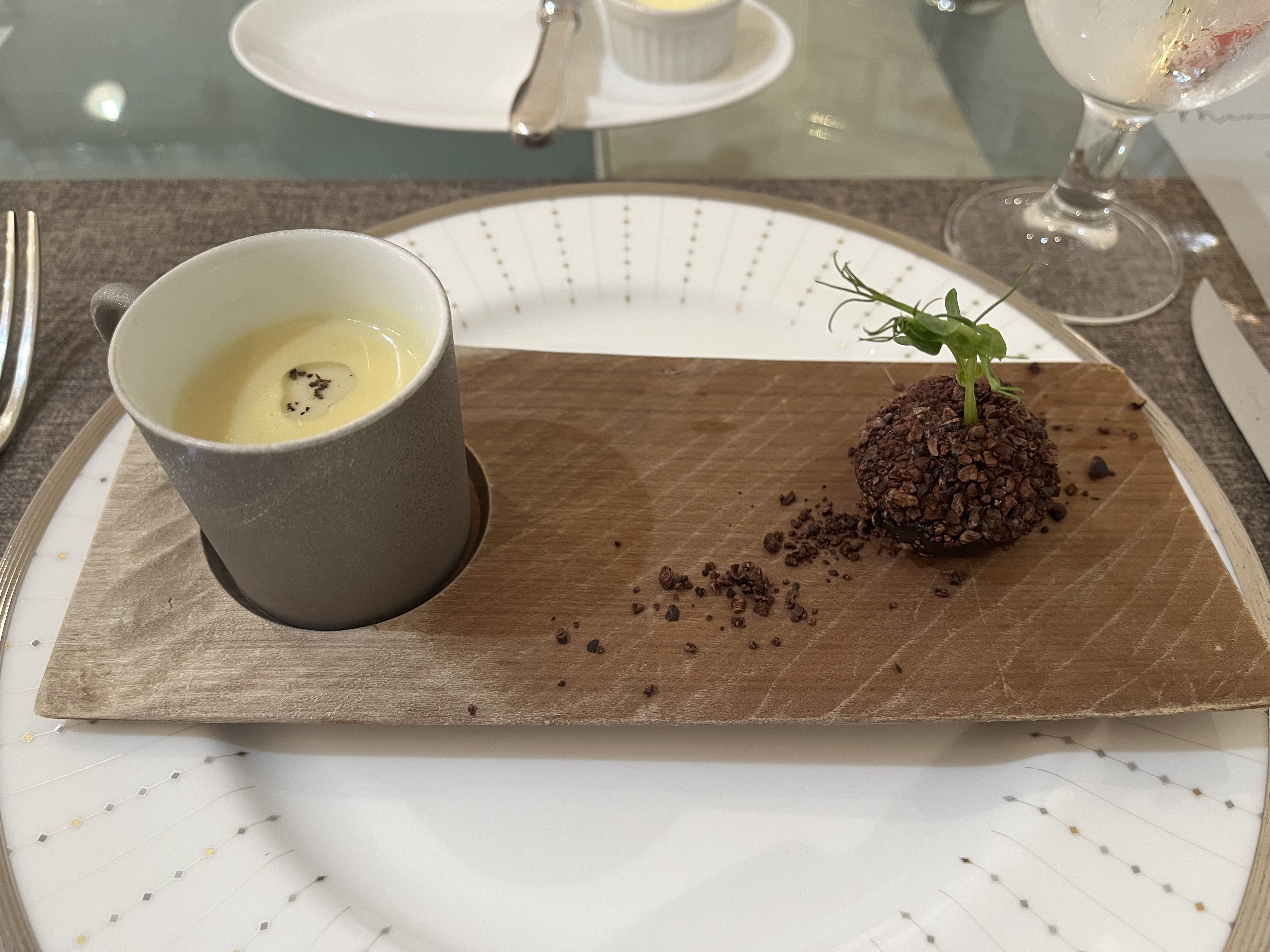 セント・ラファエロチャペル御堂筋