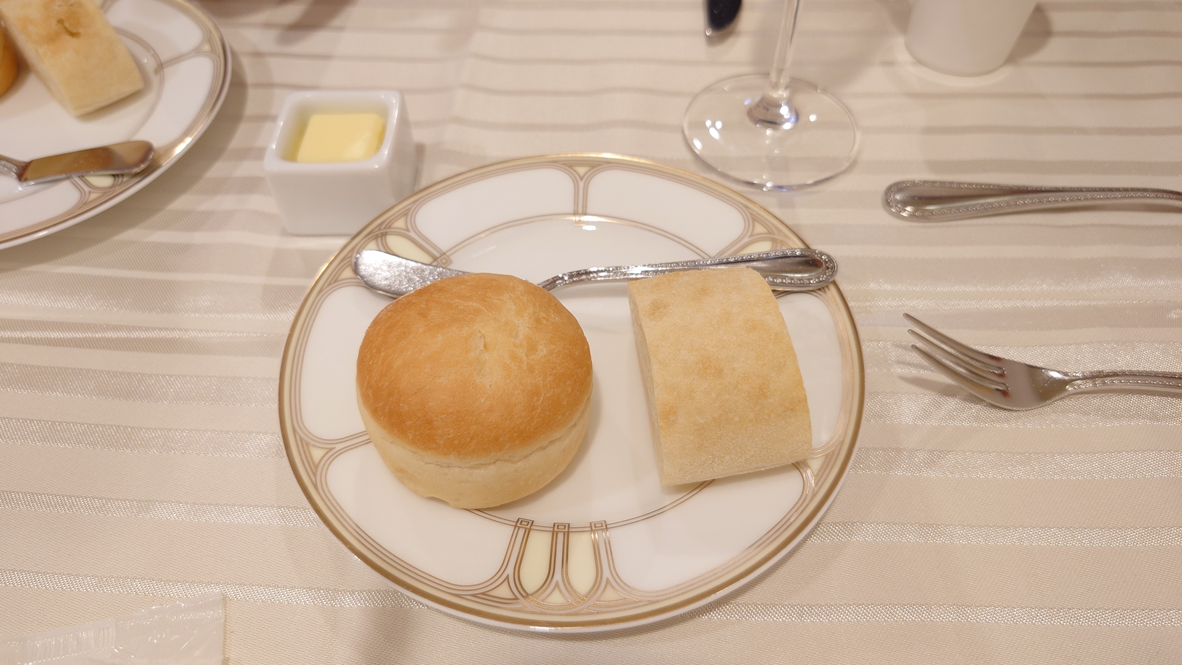 18 (アンウィット) Produced by Casa d' Angela