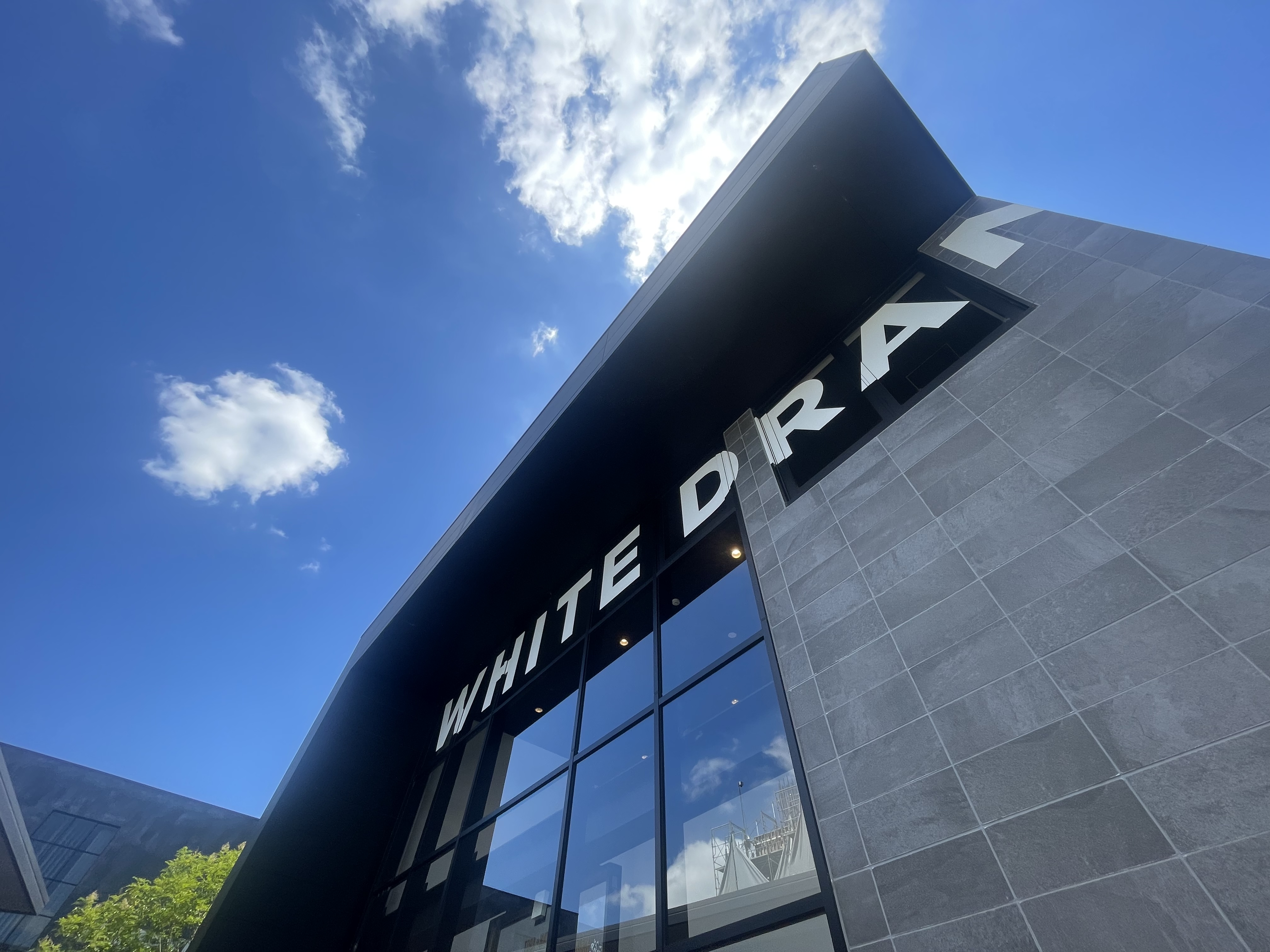 WHITE DRAMA