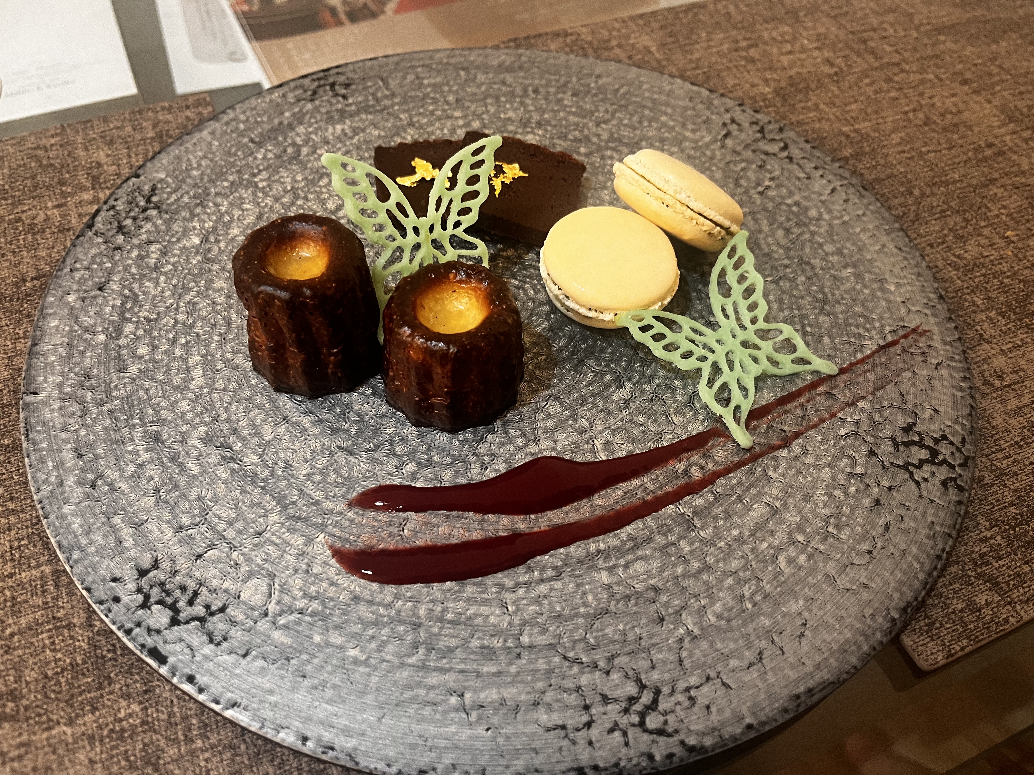 セント・ラファエロチャペル御堂筋