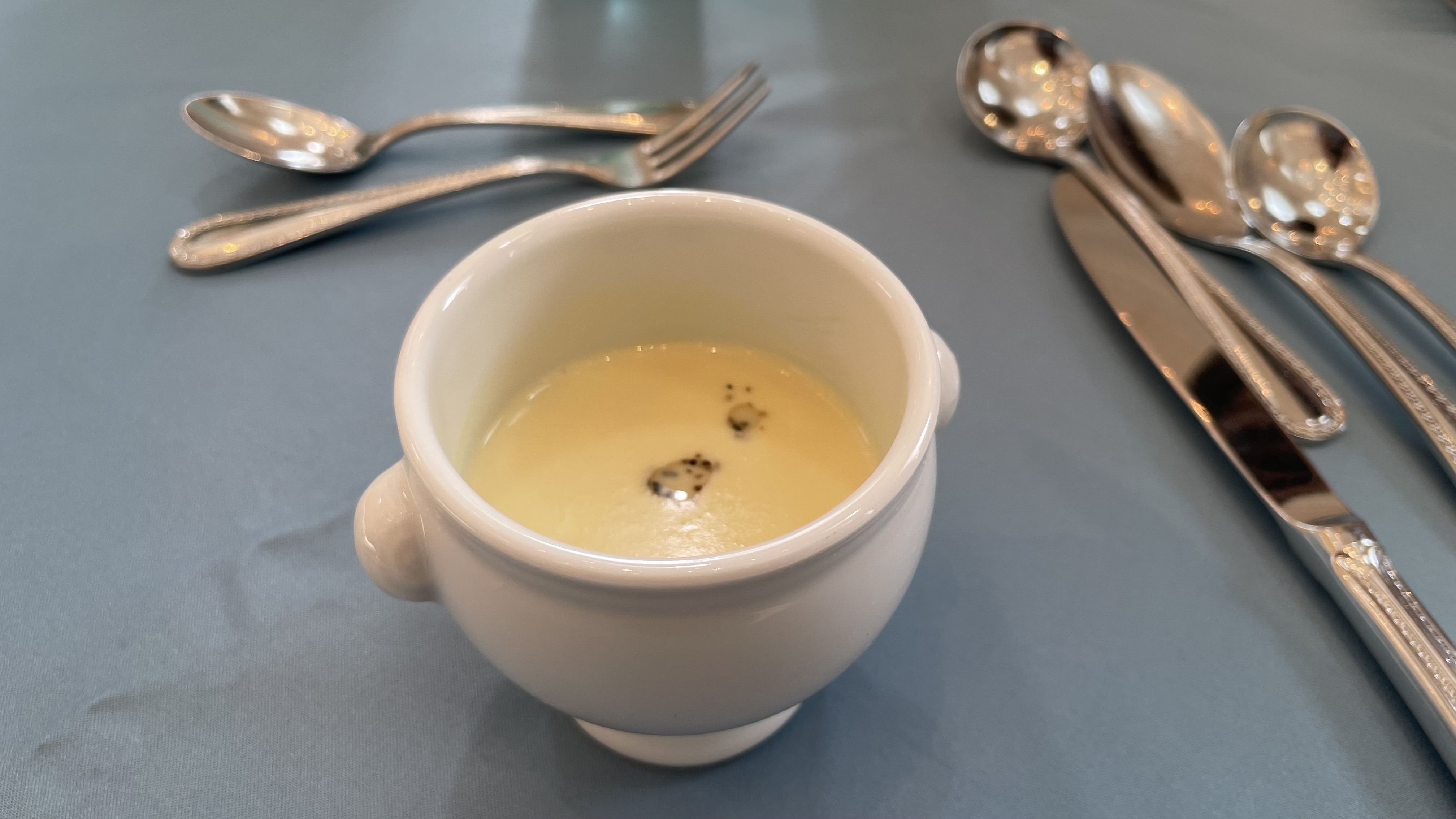 18 (アンウィット) Produced by Casa d' Angela