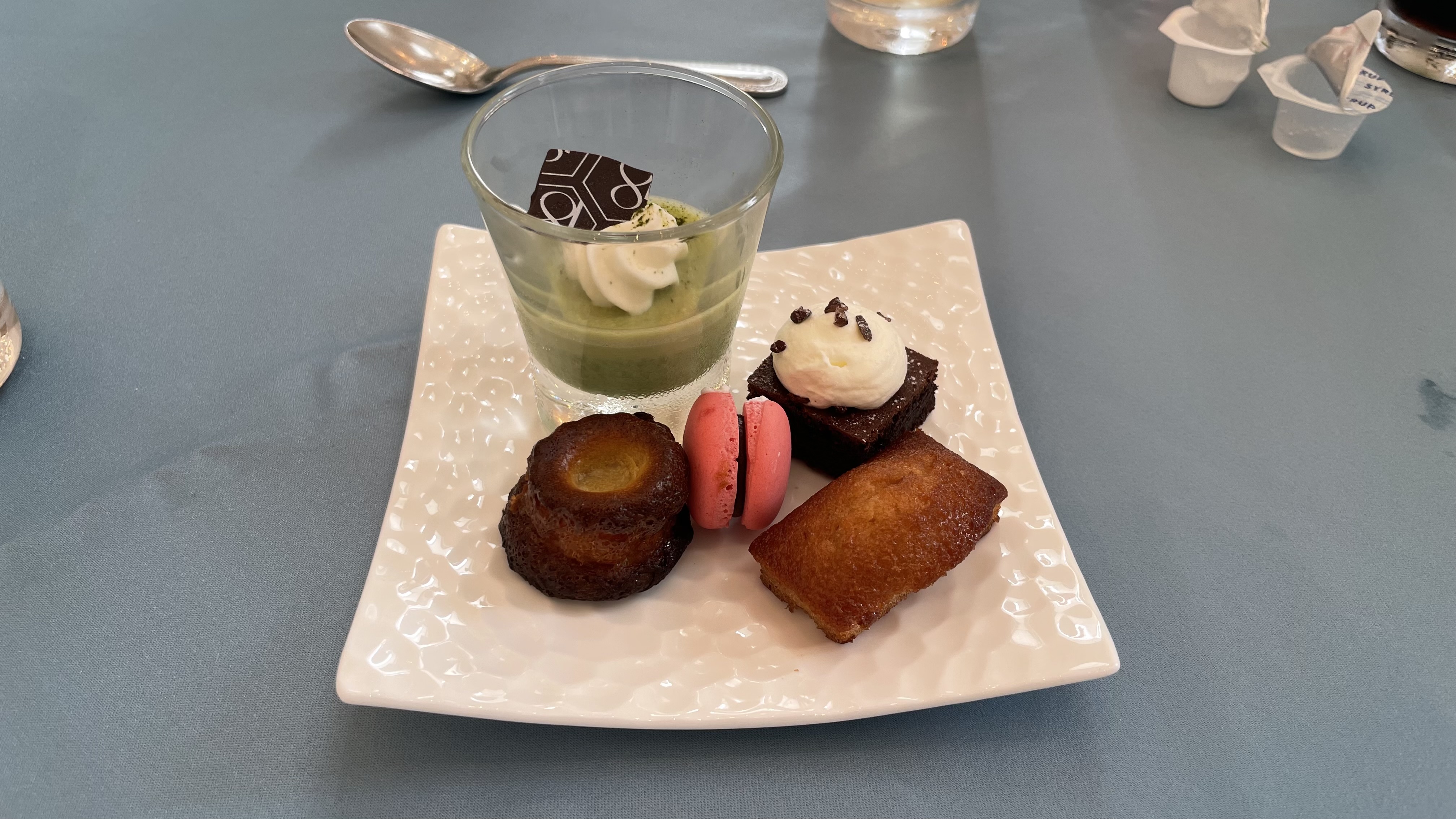 18 (アンウィット) Produced by Casa d' Angela