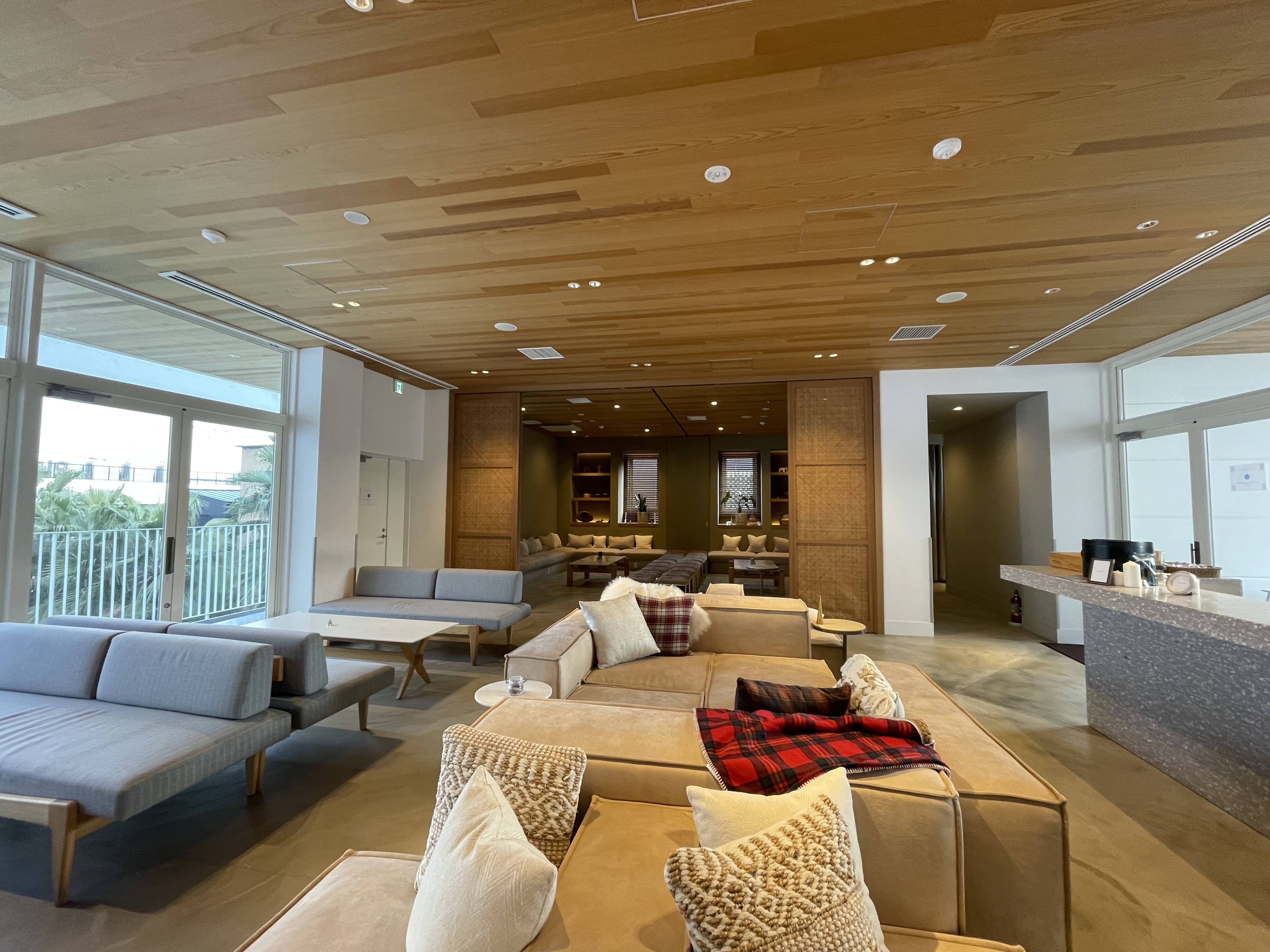 WEEKEND HOUSE