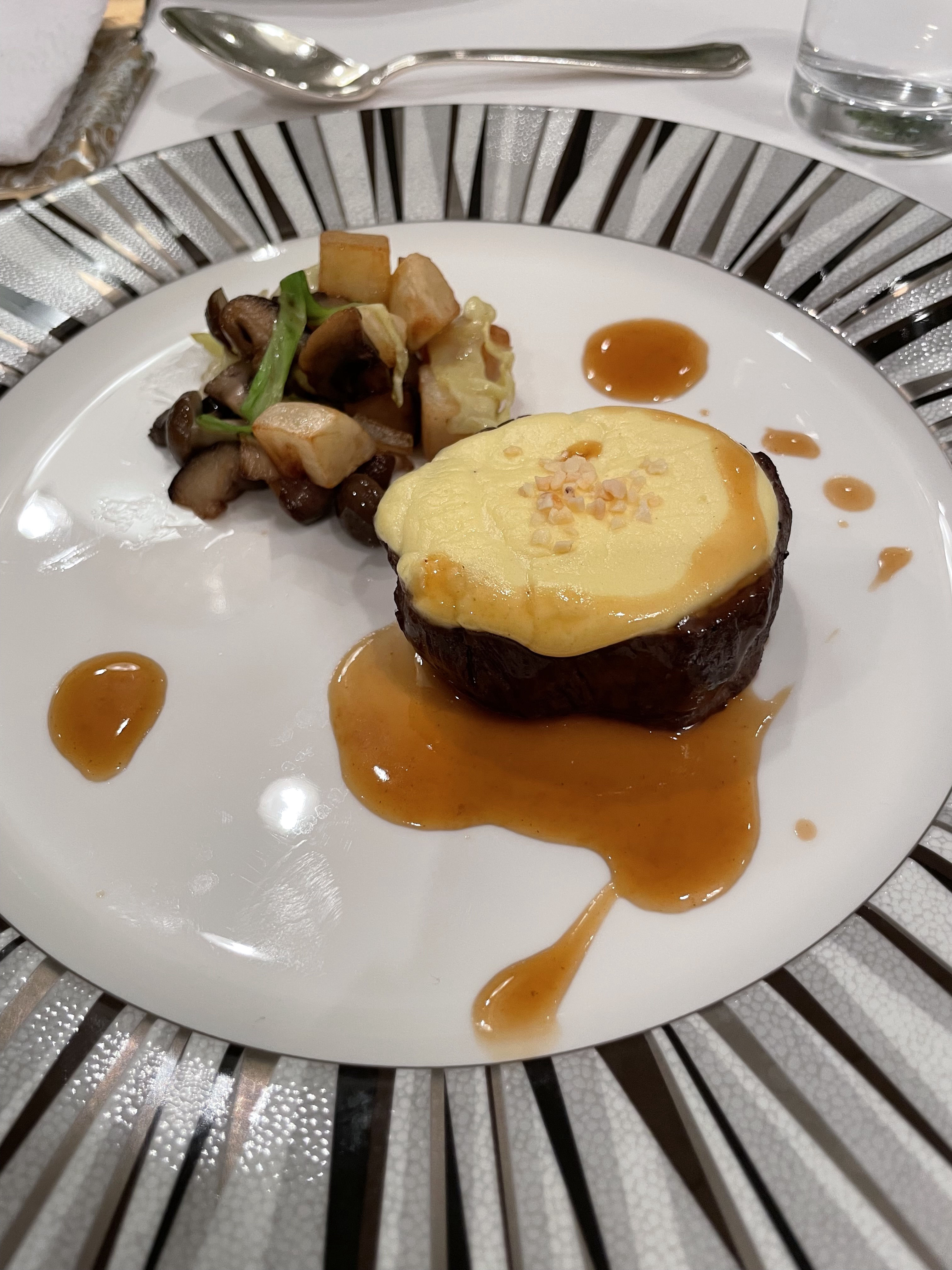 ザ ストリングス表参道