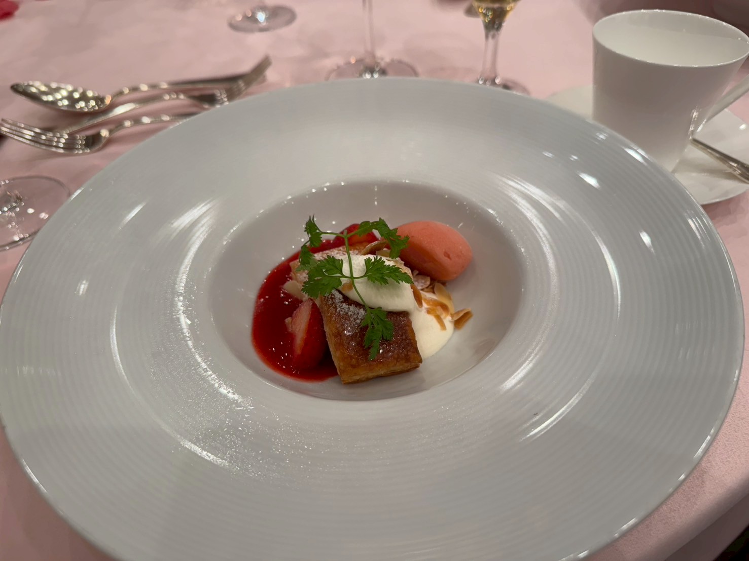 ザ ストリングス表参道