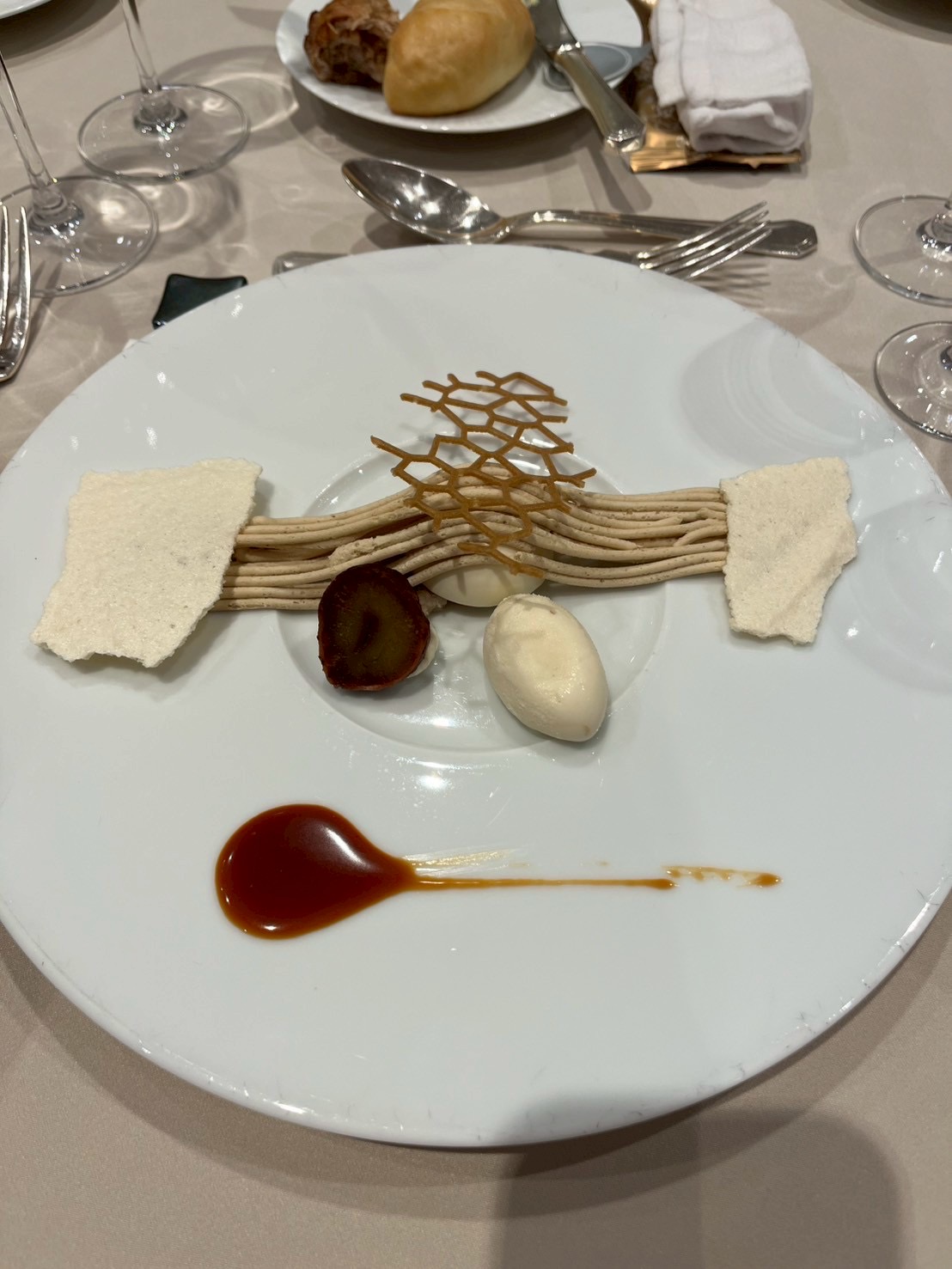 ザ ストリングス表参道