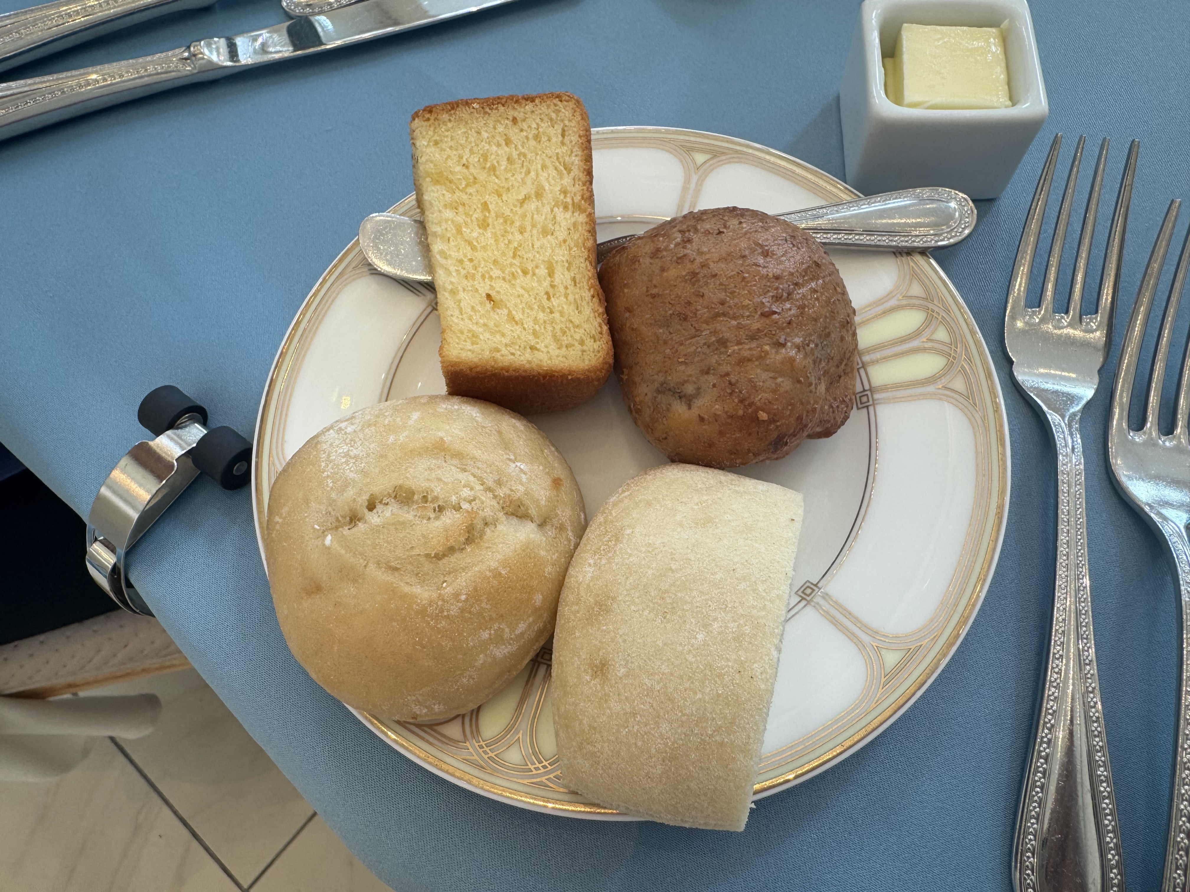 18 (アンウィット) Produced by Casa d' Angela