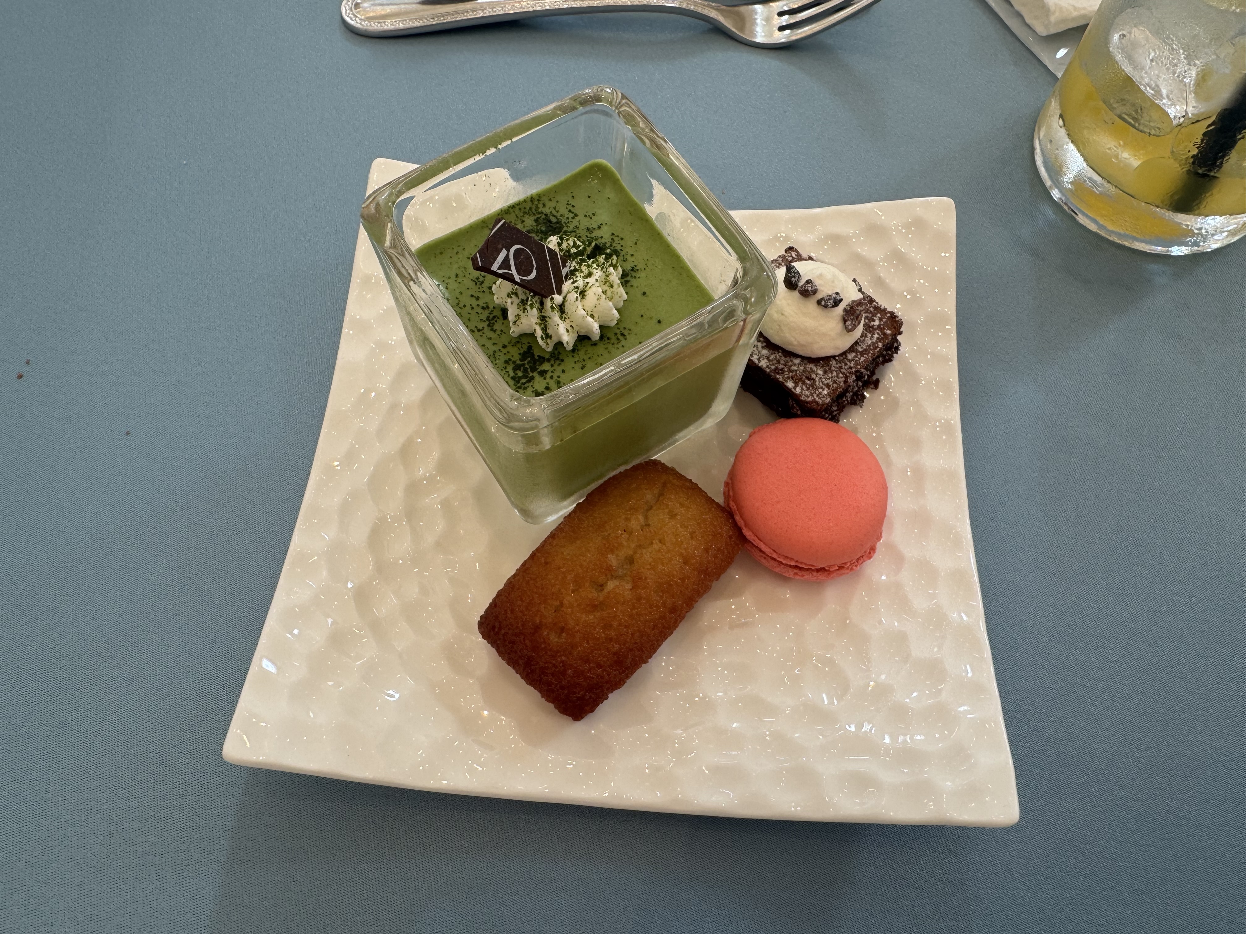 18 (アンウィット) Produced by Casa d' Angela