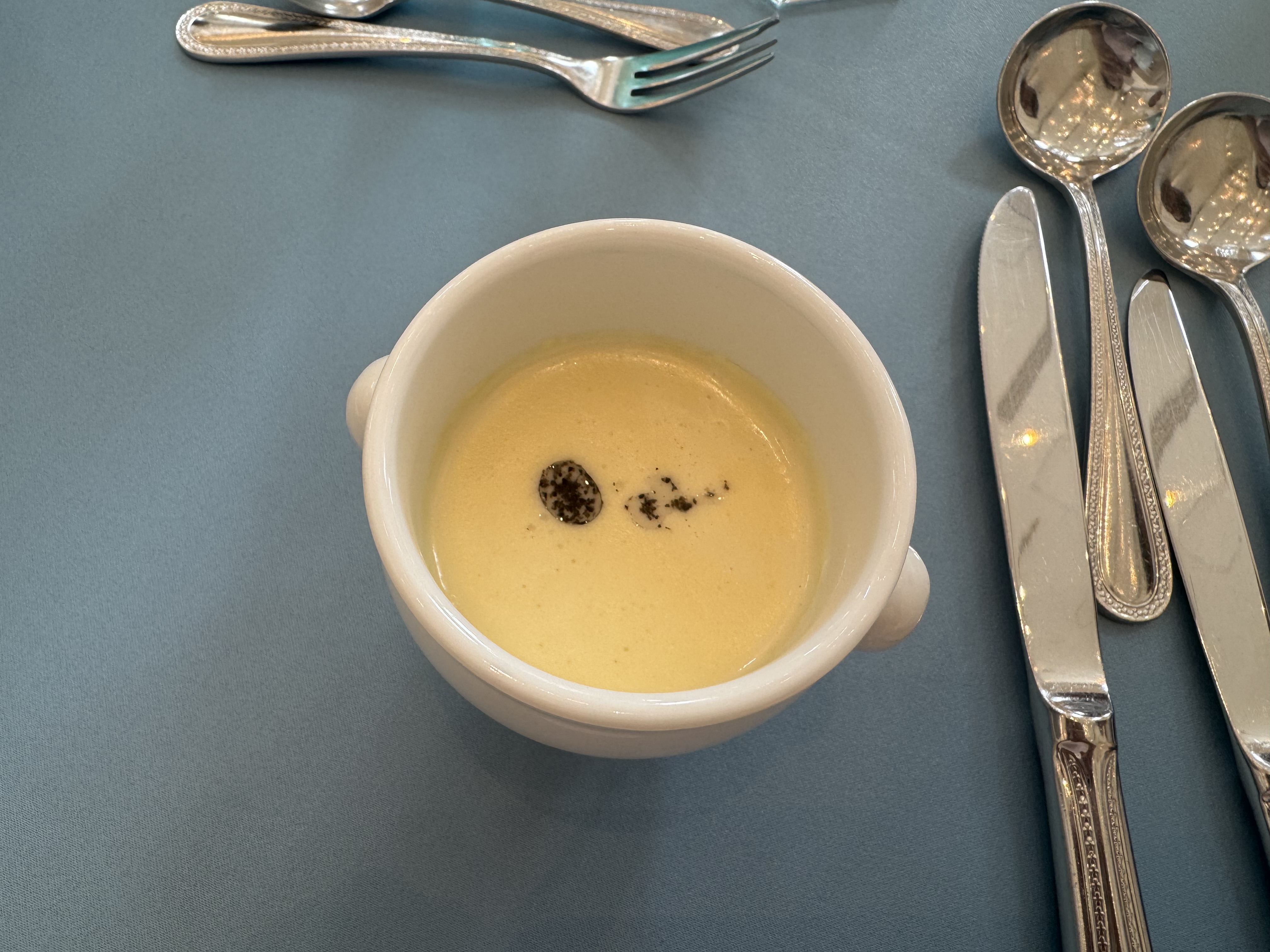 18 (アンウィット) Produced by Casa d' Angela