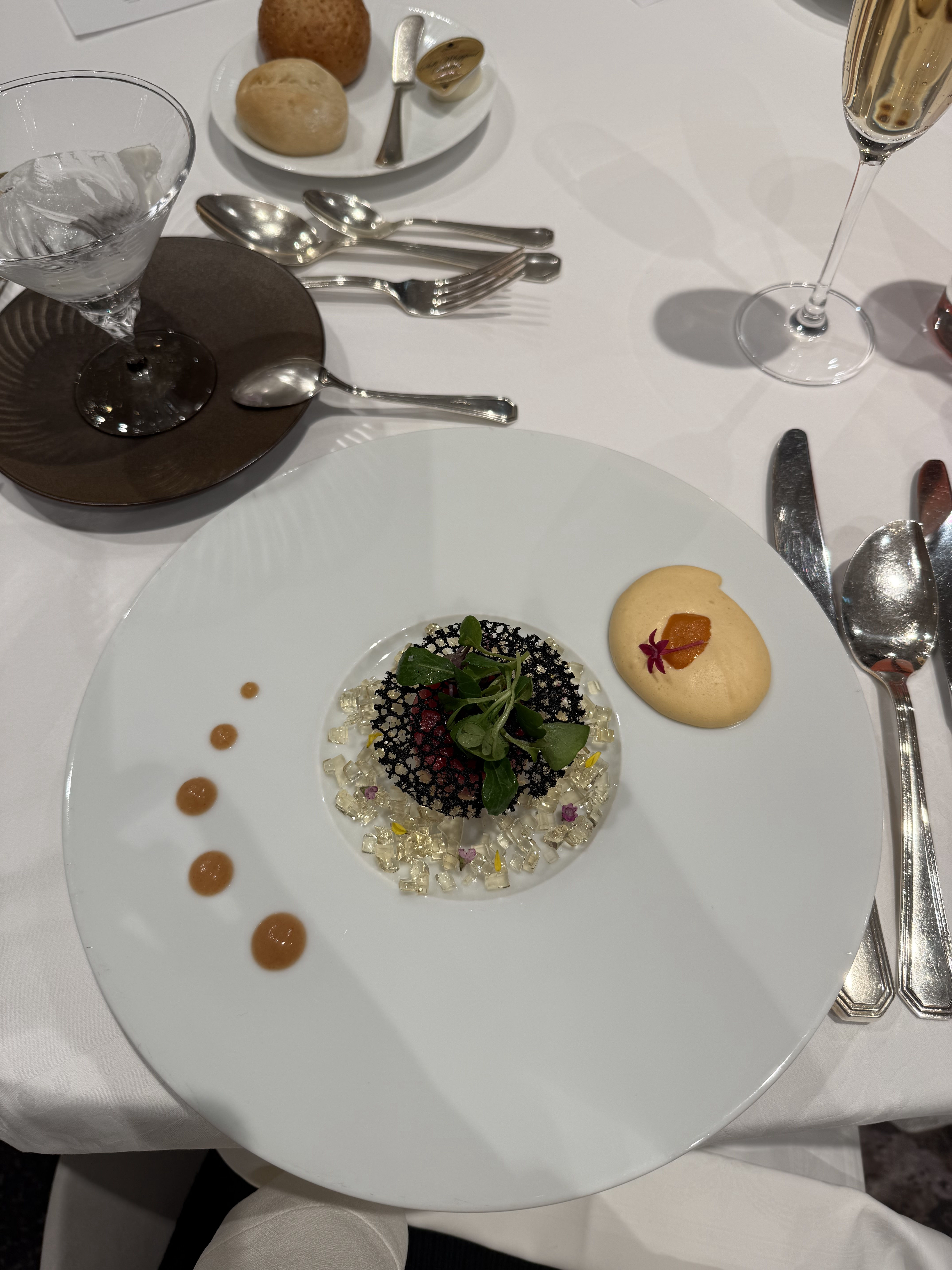 ザ ストリングス表参道