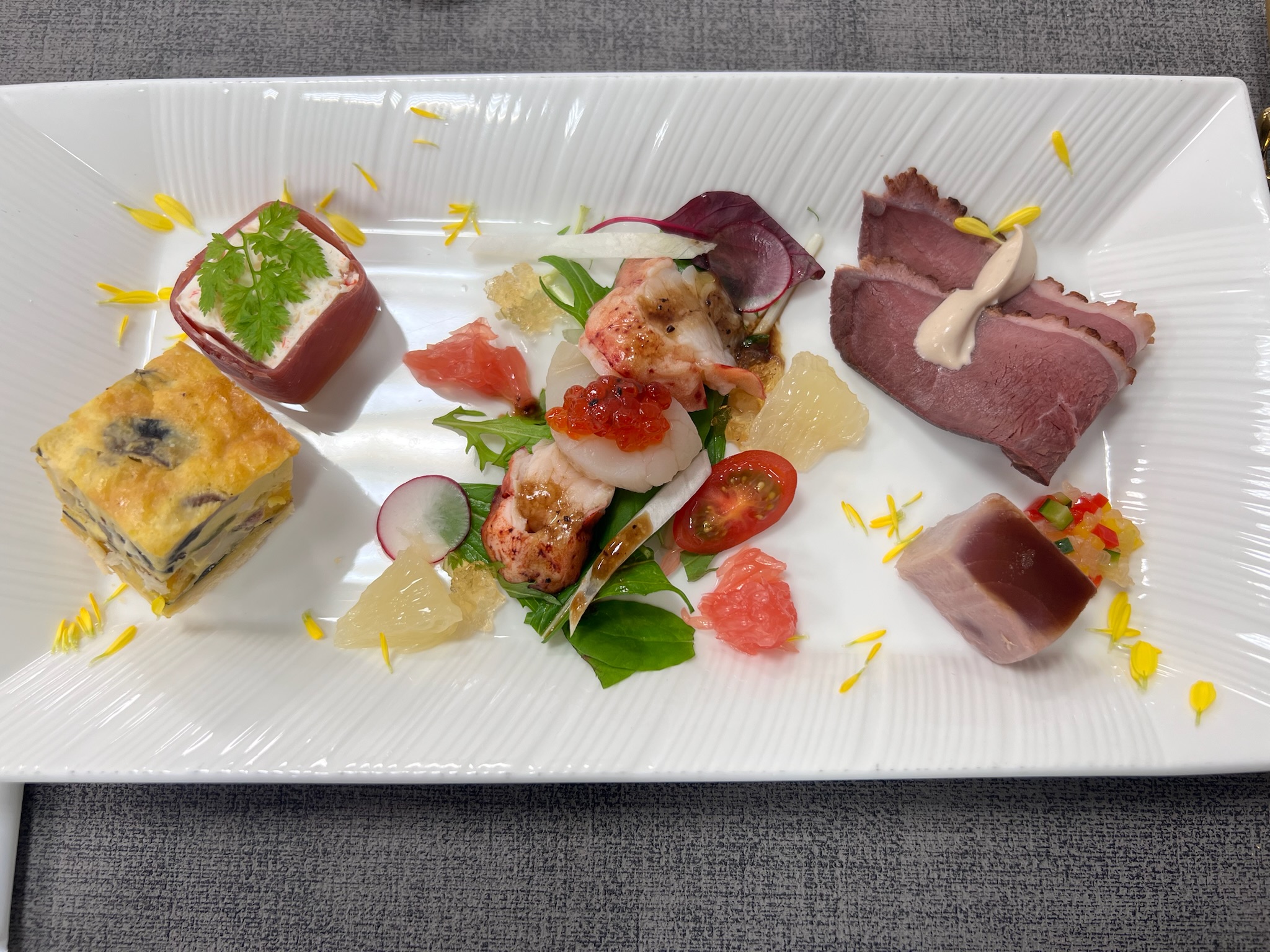 THE SUITE TOKYO by st.raphaelchapel(ザ スイート 東京)