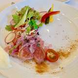 鮪のミ・キュイ香味野菜と彩り季節野菜添え