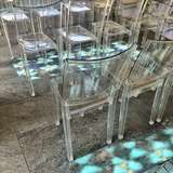 ［チャペルの椅子］透明で綺麗でした。