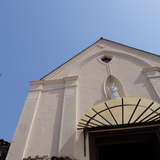 中庭から見たチャペル外観