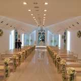 バージンロードとステンドグラス