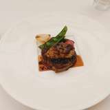 お肉にフォアグラが乗ってます。