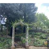 ガーデン挙式で使うアーチです