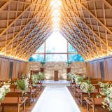 木の温かみのあるチャペル