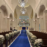 明るいチャペルと最高のロケーション