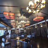 落ち着いた雰囲気の披露宴会場