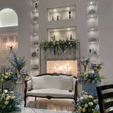 披露宴会場新郎新婦の席