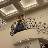 大階段上からゲストへ