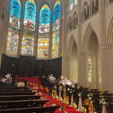 バージンロードや装花もとても綺麗でした