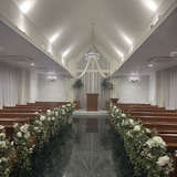 床が黒いのは珍しいです！白ドレスが映える